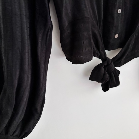 ASTR The Label Tie Front Long Sleeve Black Top Size Medium - Picture 5 of 9